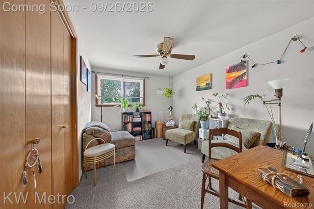 348 E Evelyn Avenue, Hazel Park, MI 48030