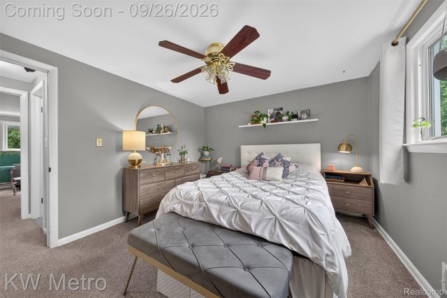 348 E Evelyn Avenue, Hazel Park, MI 48030