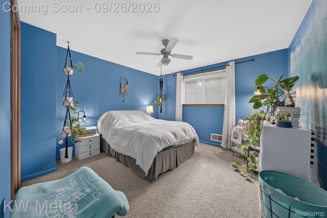 348 E Evelyn Avenue, Hazel Park, MI 48030