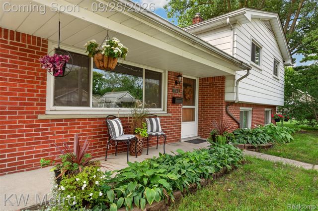 348 E Evelyn Avenue, Hazel Park, MI 48030