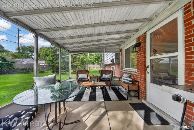 348 E Evelyn Avenue, Hazel Park, MI 48030