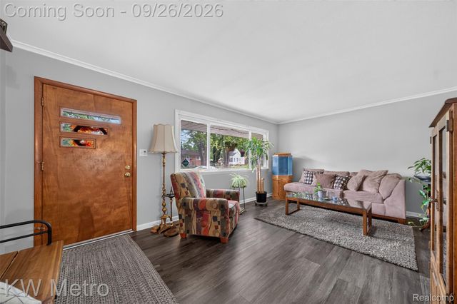 348 E Evelyn Avenue, Hazel Park, MI 48030