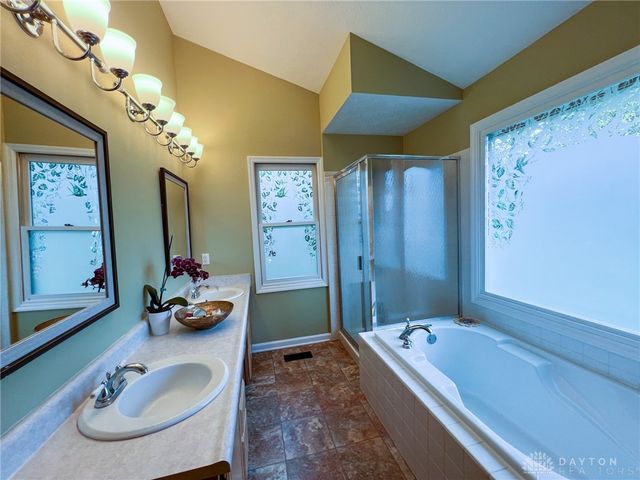 65 Artesian Court, Springboro, OH 45066