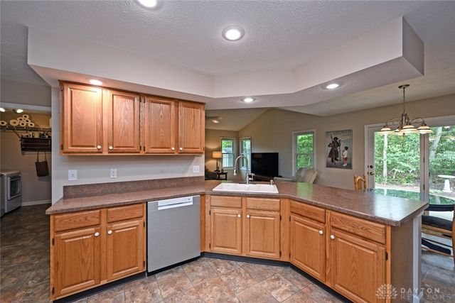 65 Artesian Court, Springboro, OH 45066