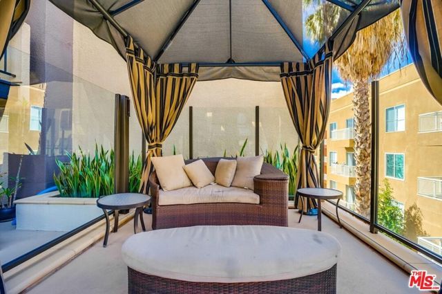 7320 Hawthorn Avenue 207, Los Angeles, CA 90046