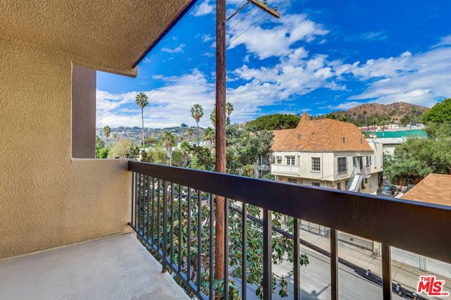 7320 Hawthorn Avenue 207, Los Angeles, CA 90046