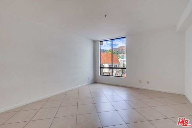 7320 Hawthorn Avenue 207, Los Angeles, CA 90046