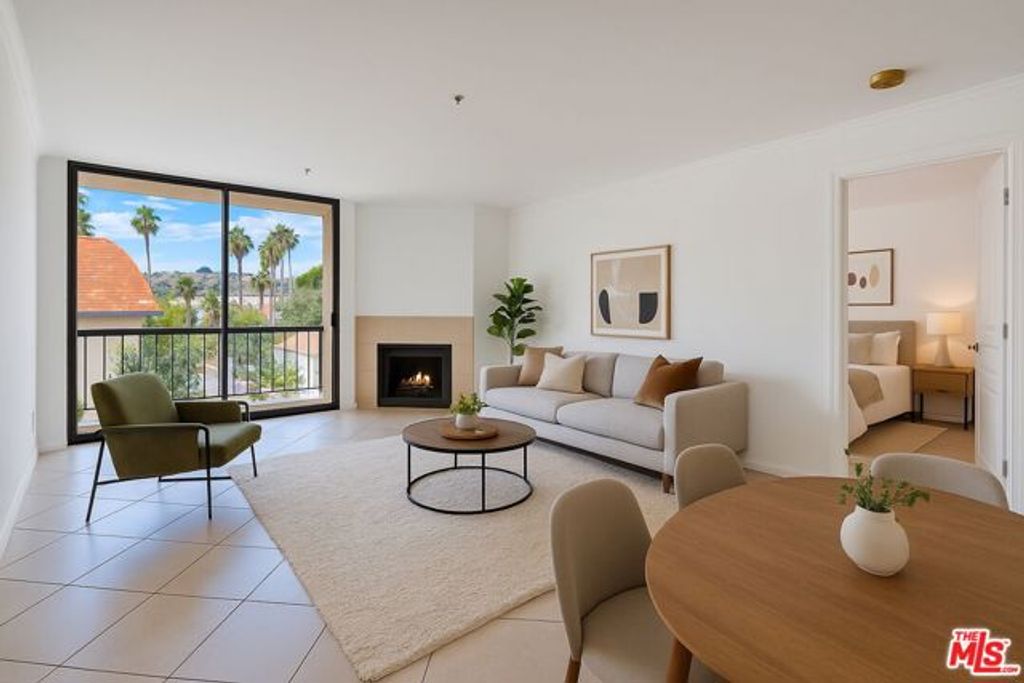 7320 Hawthorn Avenue 207, Los Angeles, CA 90046