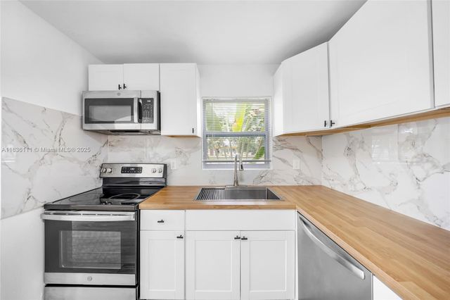 6044 Funston St, Hollywood, FL 33023