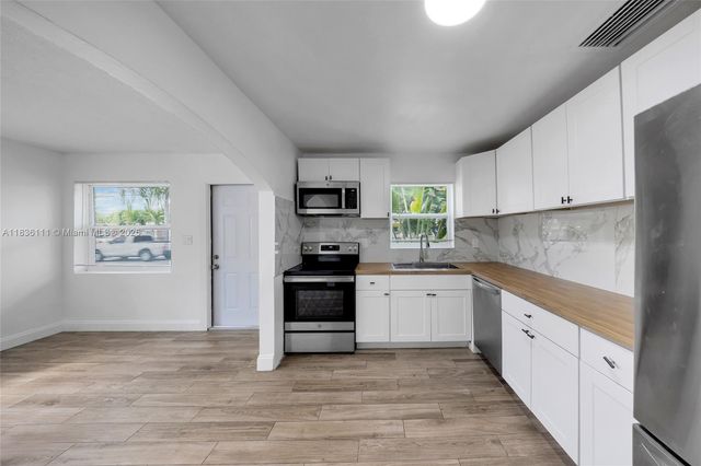 6044 Funston St, Hollywood, FL 33023