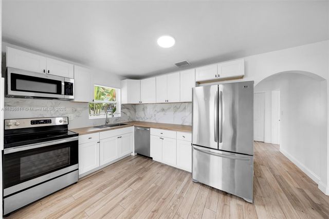 6044 Funston St, Hollywood, FL 33023