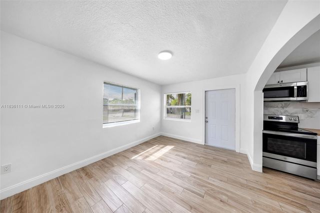 6044 Funston St, Hollywood, FL 33023