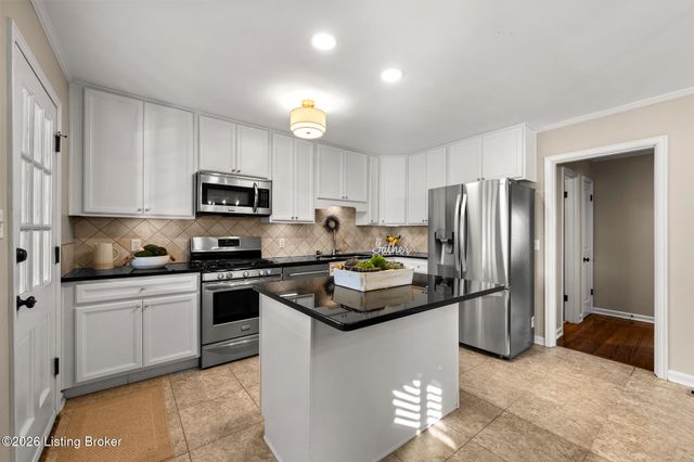 214 Brunswick Rd, Louisville, KY 40207