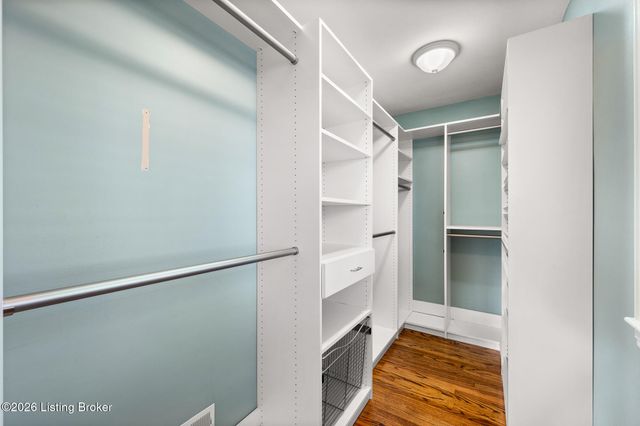 214 Brunswick Rd, Louisville, KY 40207