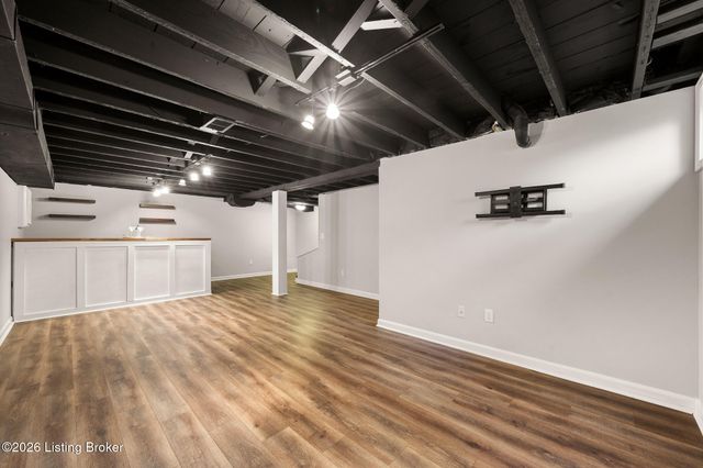 214 Brunswick Rd, Louisville, KY 40207