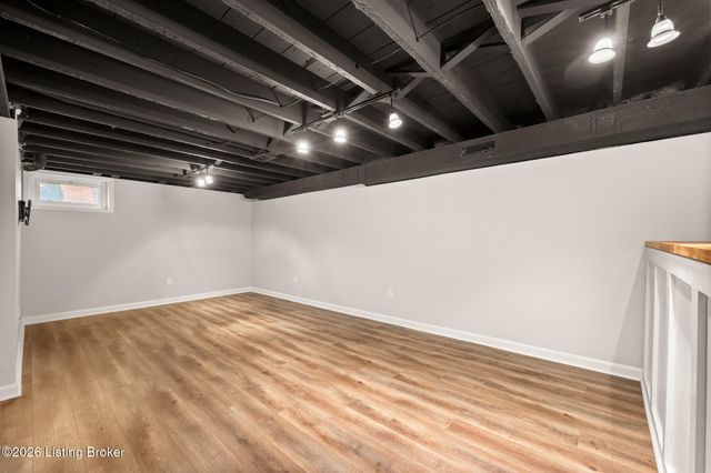 214 Brunswick Rd, Louisville, KY 40207