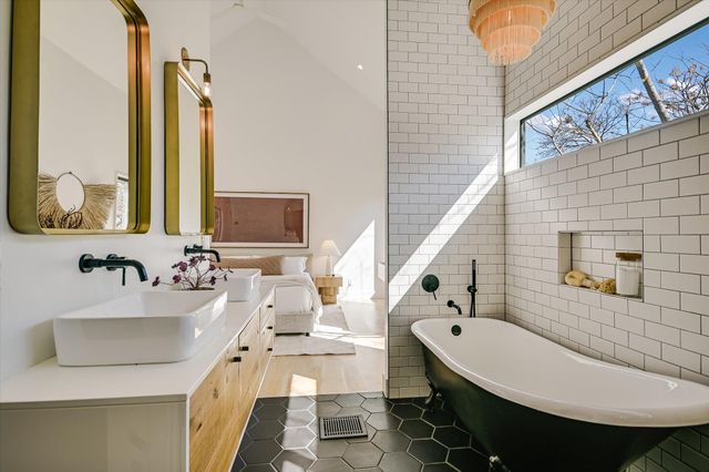 1620 W 10th ST, Austin, TX 78703