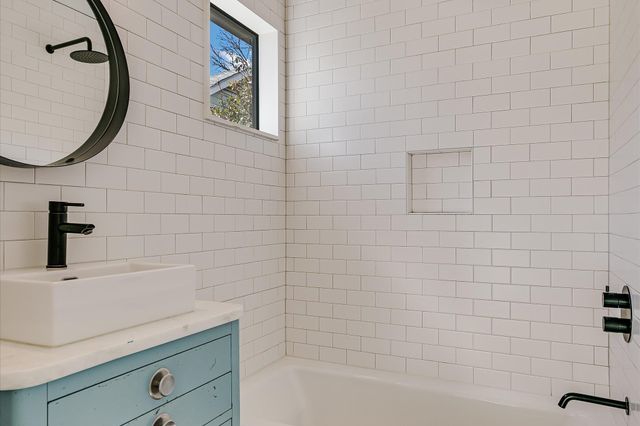 1620 W 10th ST, Austin, TX 78703