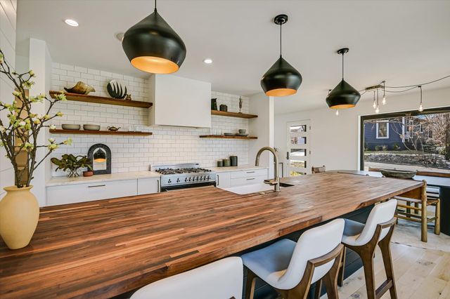 1620 W 10th ST, Austin, TX 78703