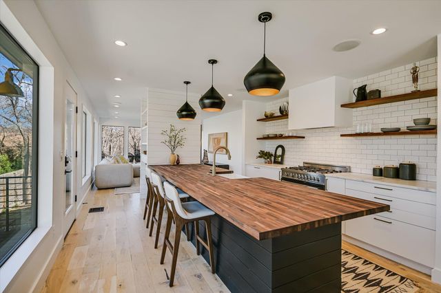 1620 W 10th ST, Austin, TX 78703