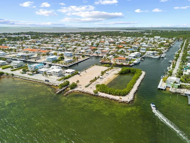 81 Marina Avenue, Key Largo, FL 33037