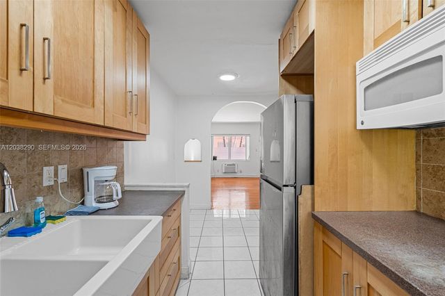 7840 Harding Ave 3, Miami Beach, FL 33141