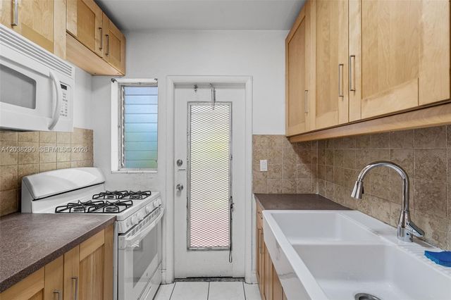 7840 Harding Ave 3, Miami Beach, FL 33141