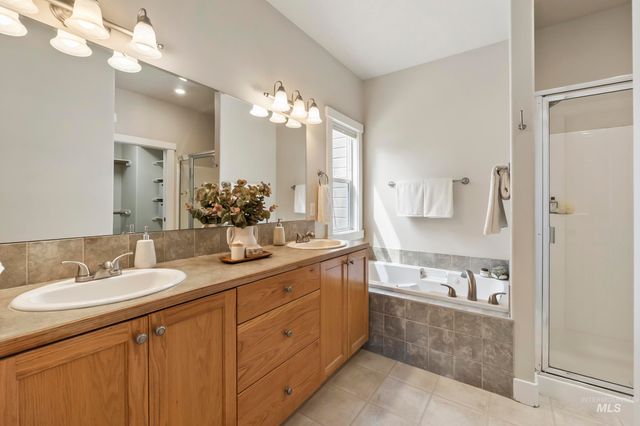 5356 N Schumann Ave, Meridian, ID 83646