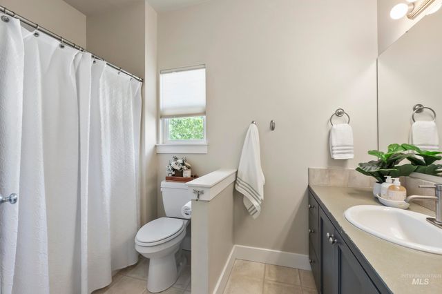 5356 N Schumann Ave, Meridian, ID 83646