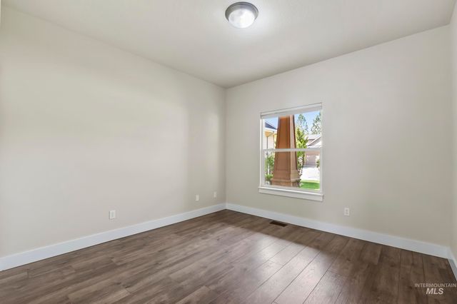 5356 N Schumann Ave, Meridian, ID 83646
