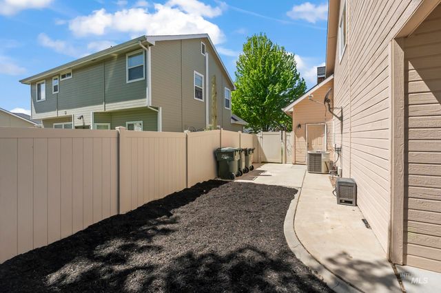 5356 N Schumann Ave, Meridian, ID 83646