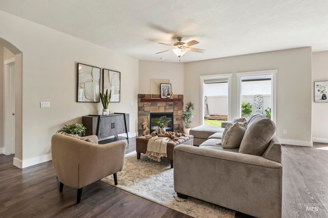 5356 N Schumann Ave, Meridian, ID 83646