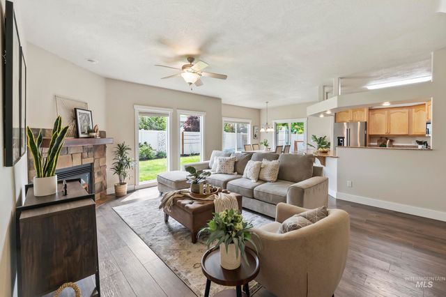 5356 N Schumann Ave, Meridian, ID 83646