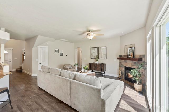 5356 N Schumann Ave, Meridian, ID 83646