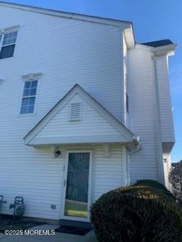 32 Dover Court, Tinton Falls, NJ 07712