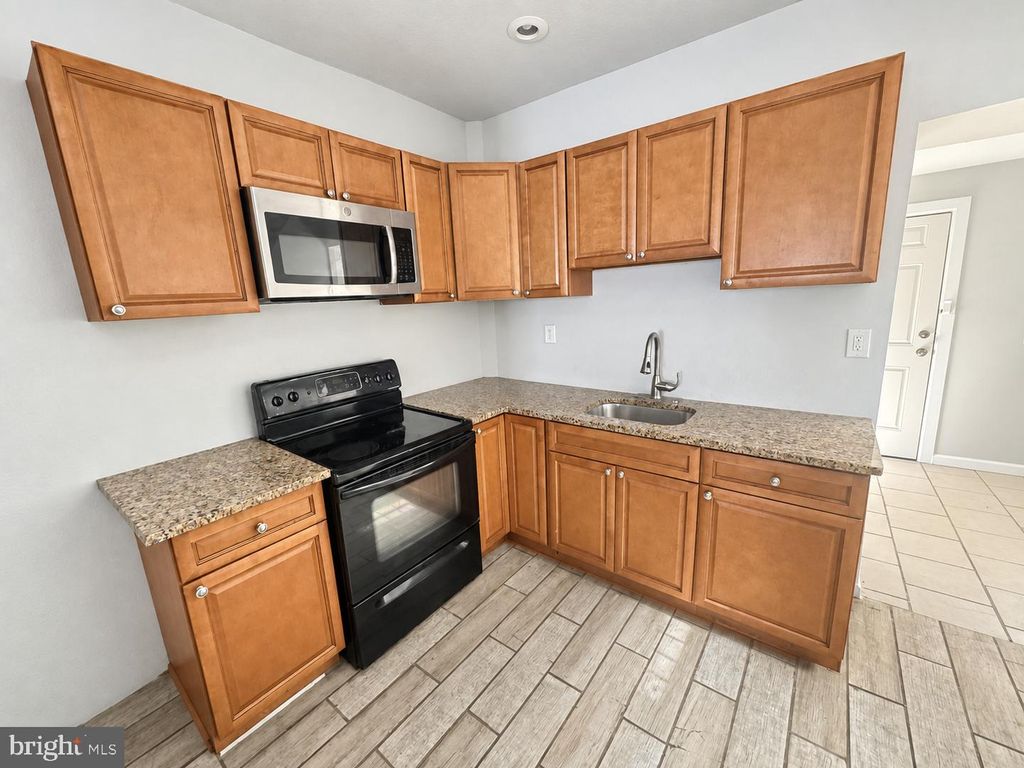 1946 S SALFORD ST, PHILADELPHIA, PA 19143 — photo 4