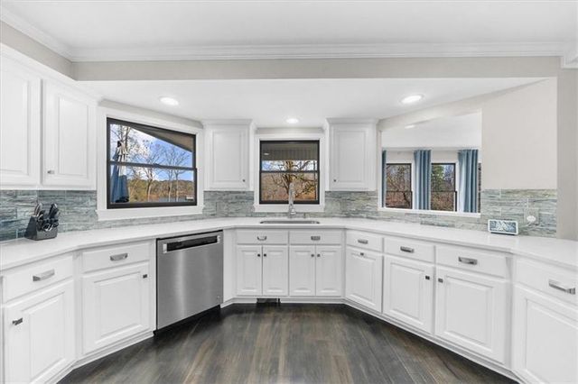 6313 Shoreland Circle, Buford, GA 30518