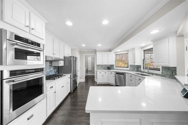 6313 Shoreland Circle, Buford, GA 30518