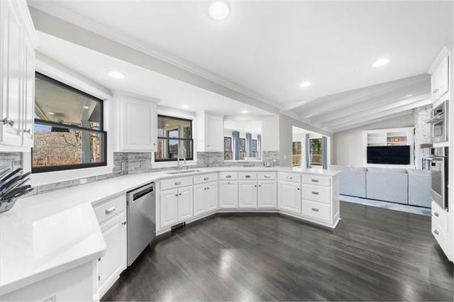 6313 Shoreland Circle, Buford, GA 30518