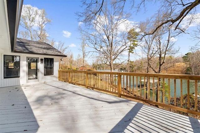 6313 Shoreland Circle, Buford, GA 30518