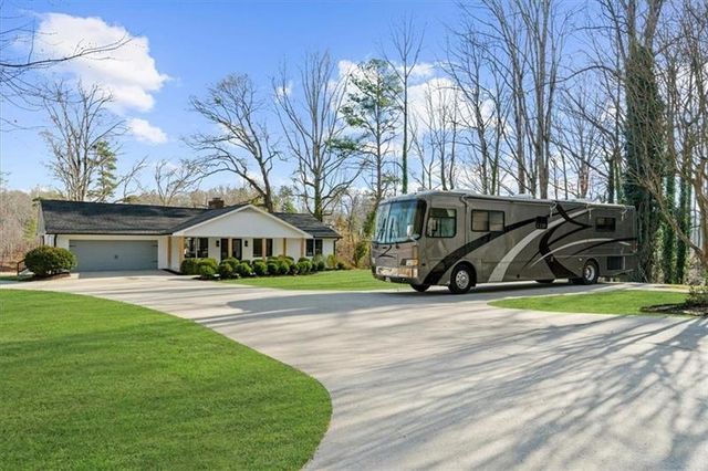 6313 Shoreland Circle, Buford, GA 30518