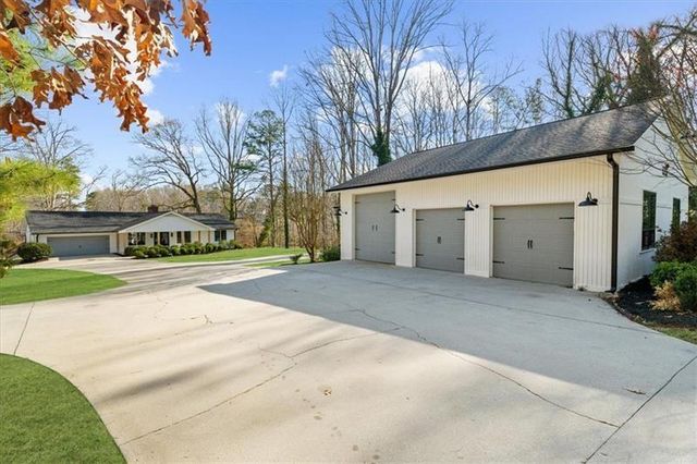 6313 Shoreland Circle, Buford, GA 30518