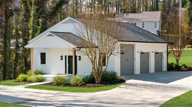 6313 Shoreland Circle, Buford, GA 30518