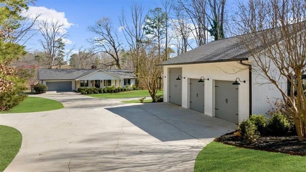6313 Shoreland Circle, Buford, GA 30518