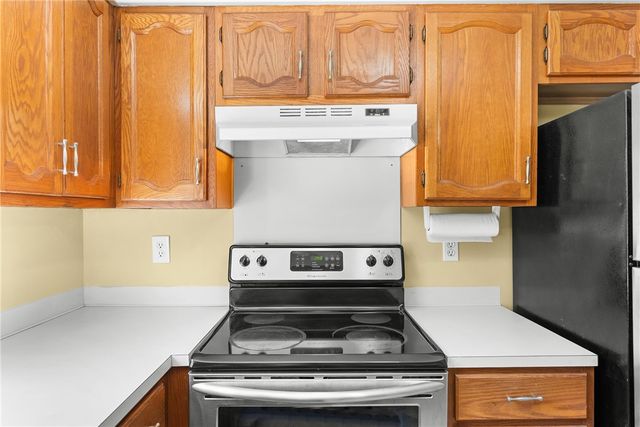283 Privilege Street 4, Woonsocket, RI 02895