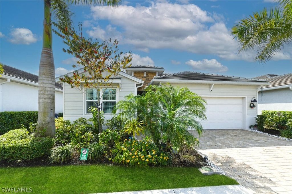 28076 SEASONS TIDE AVE, Bonita Springs, FL 34135