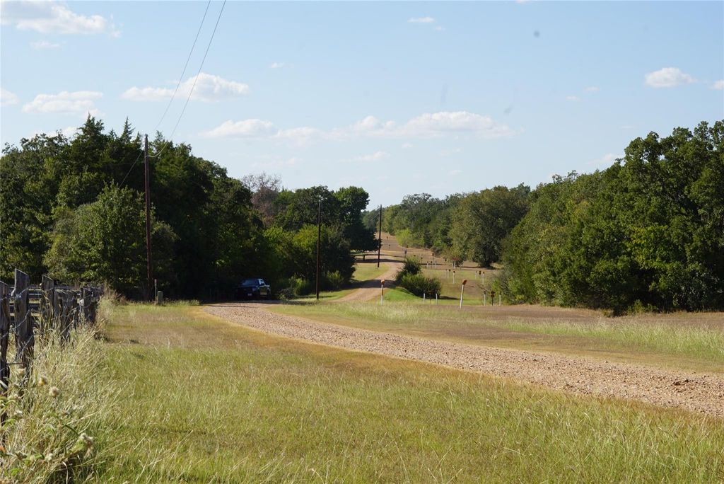 1135 Private Road 7039, Lexington, TX 78947