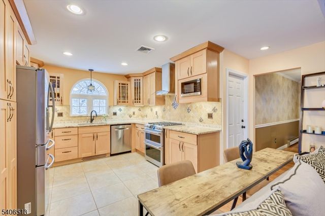 108 Elizabethtown Ct, South Plainfield Boro, NJ 07080