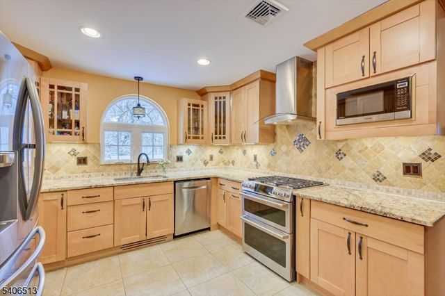 108 Elizabethtown Ct, South Plainfield Boro, NJ 07080