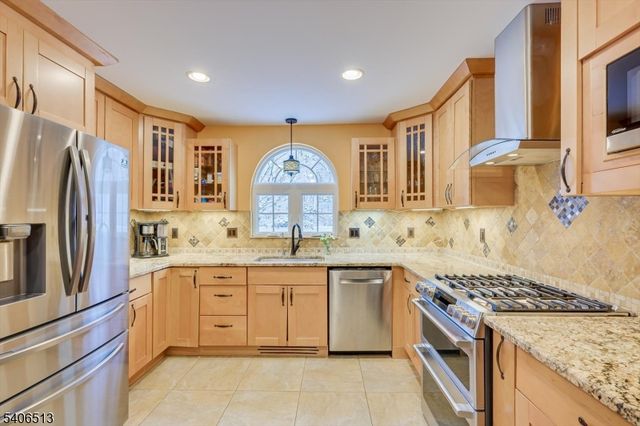 108 Elizabethtown Ct, South Plainfield Boro, NJ 07080